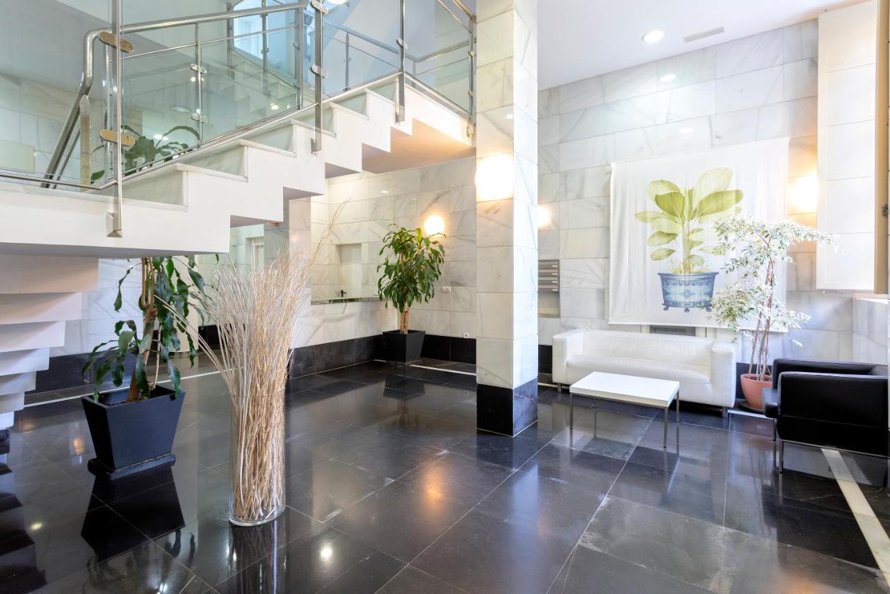 Acogedor Apartamento Junto A La Catedral By Rent Me Málaga Eksteriør billede