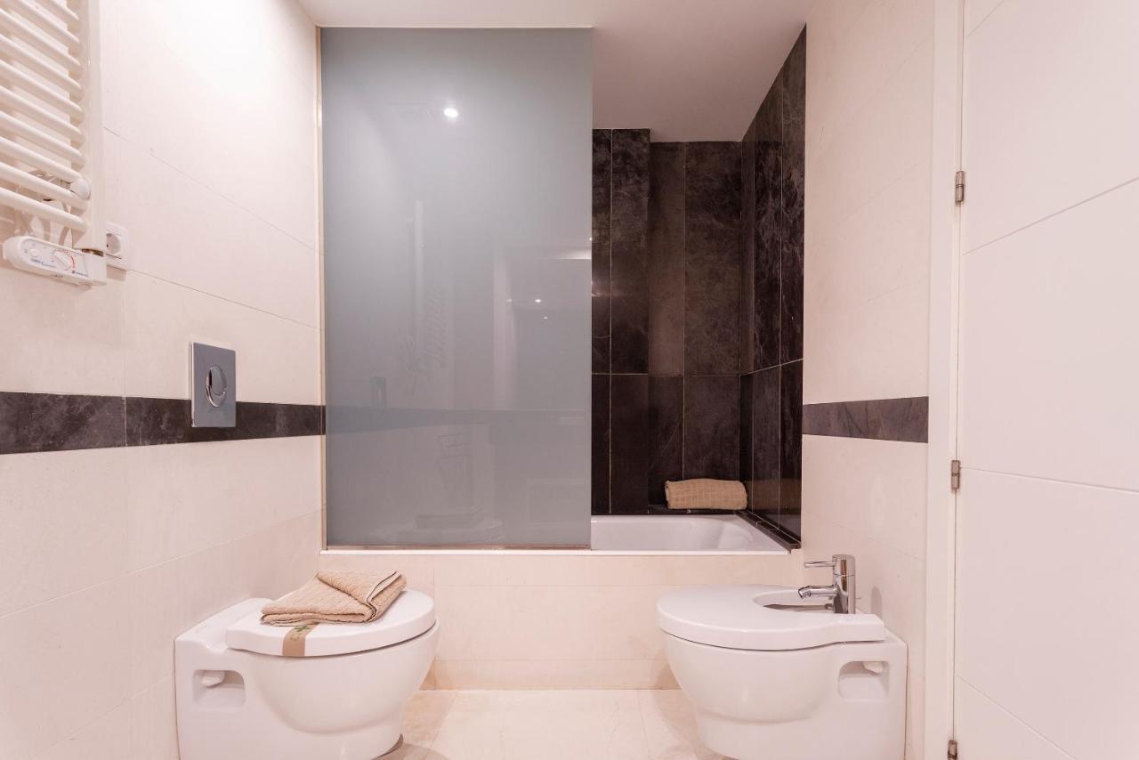 Acogedor Apartamento Junto A La Catedral By Rent Me Málaga Eksteriør billede