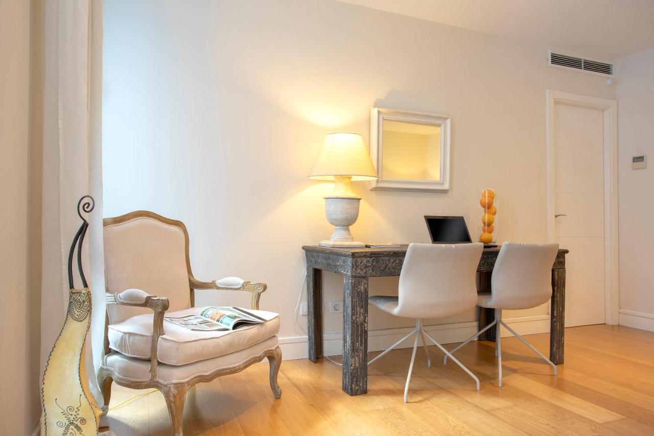 Acogedor Apartamento Junto A La Catedral By Rent Me Málaga Eksteriør billede